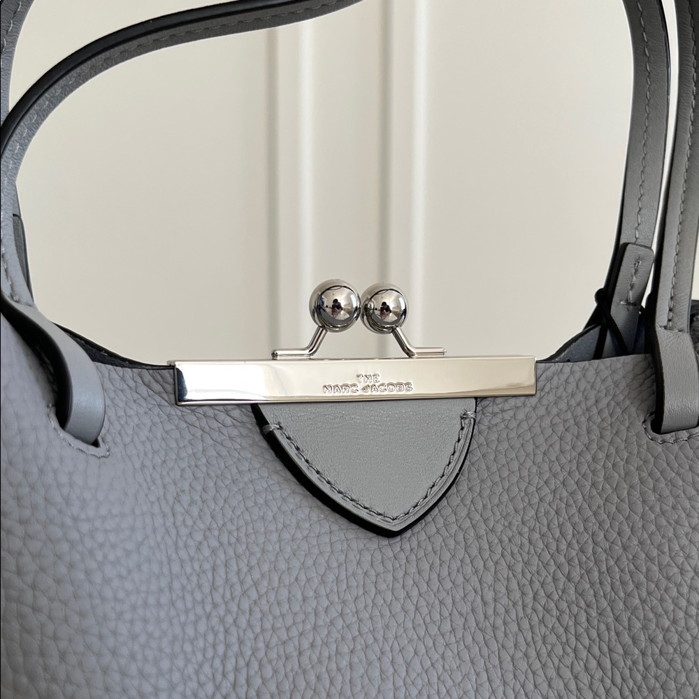 NWT - Marc Jacobs Kiss Lock Mini Tote Bag - Rock Grey - Picture 4 of 11
